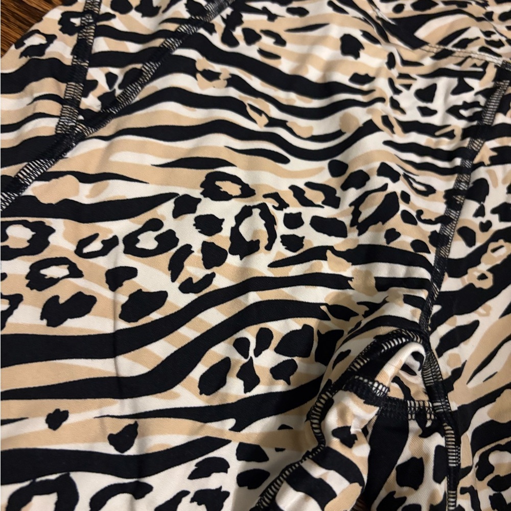 PINK Victoria's Secret Black and Tan Animal Print Leggings - Picture 2 of 6